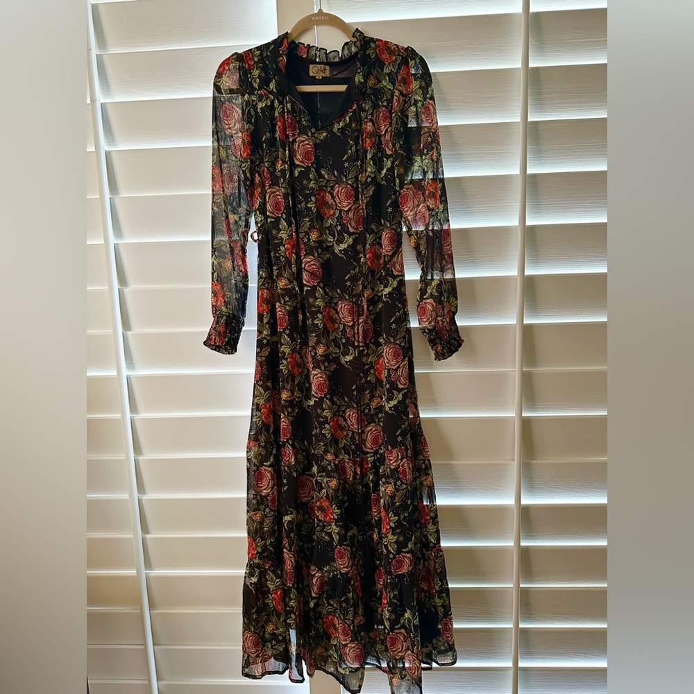 COLINE Dark Floral Maxi Dress in Women’s Size Small